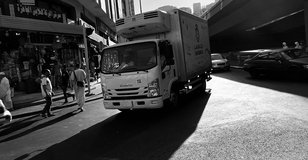 The Impact of IoT on Customer Experience in Last Mile Delivery